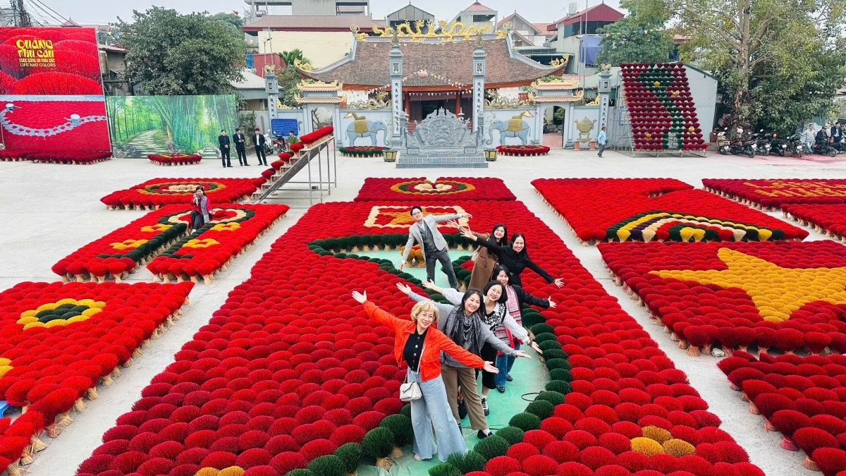 trai nghiem diem du lich lang nghe tam huong quang phu cau hinh anh 1