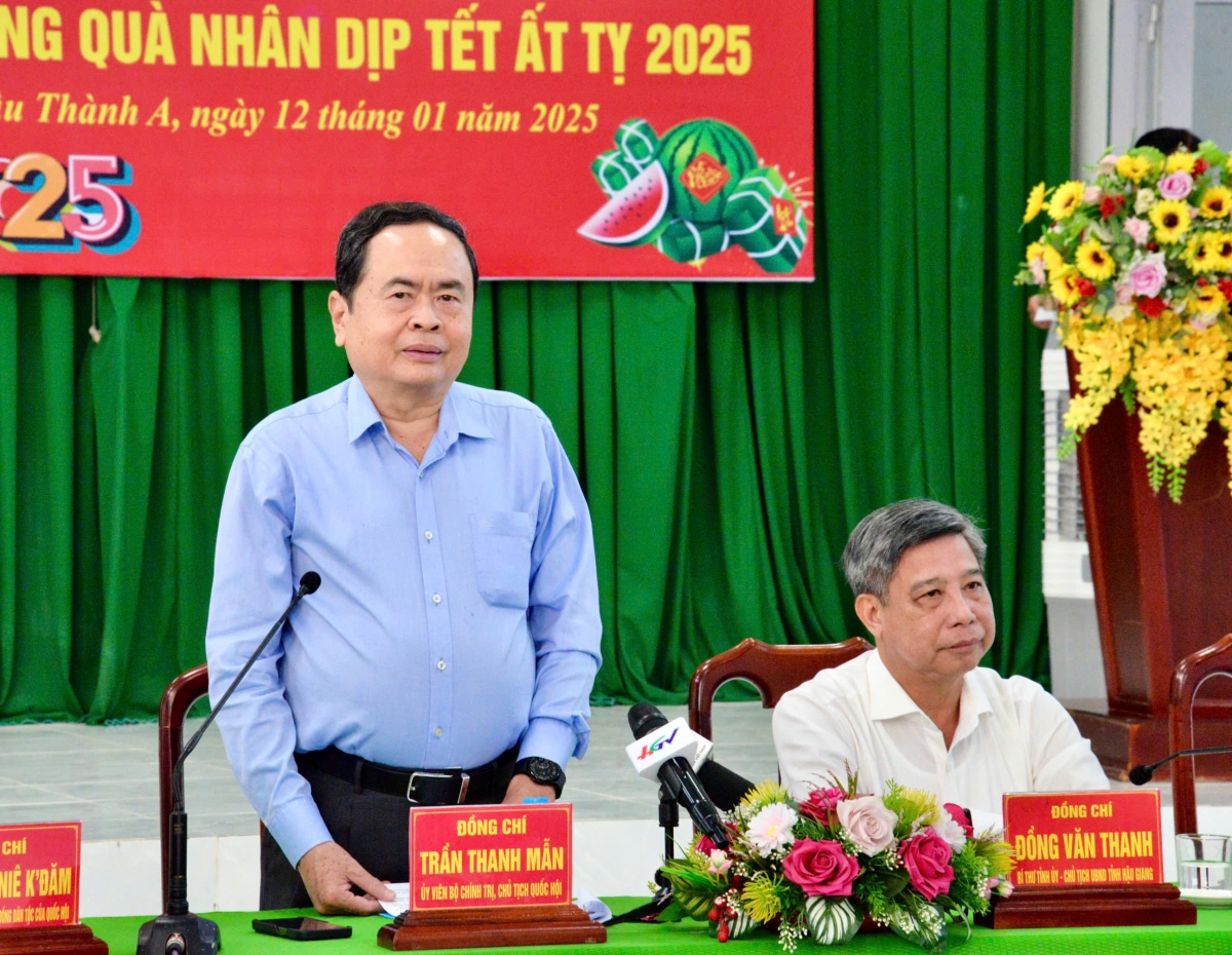 chủ tịch quốc hội thăm, tặng quà người dân có hoàn cảnh khó khăn ở hậu giang hình ảnh 5 chu tich quoc hoi tham, tang qua nguoi dan co hoan canh kho khan o hau giang hinh anh 5
