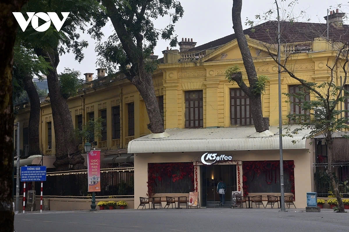 hanoi streets look peaceful and tranquil on lunar new year s day picture 13