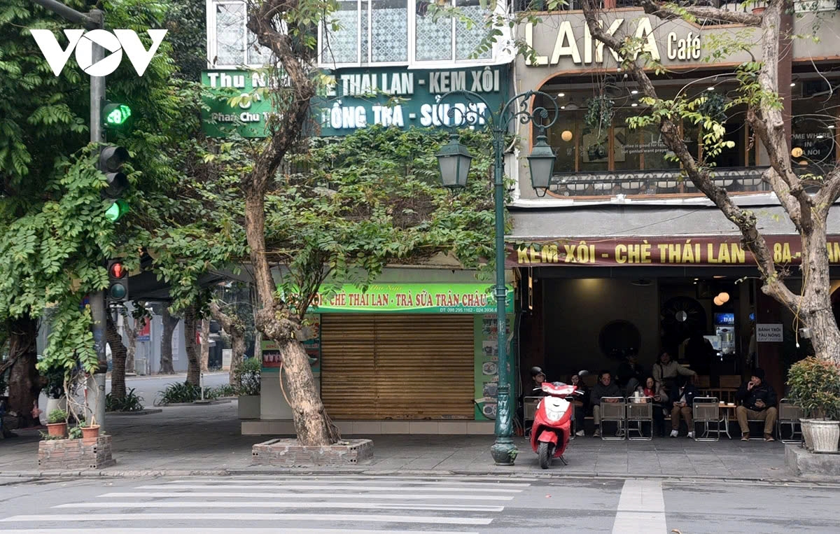 hanoi streets look peaceful and tranquil on lunar new year s day picture 14