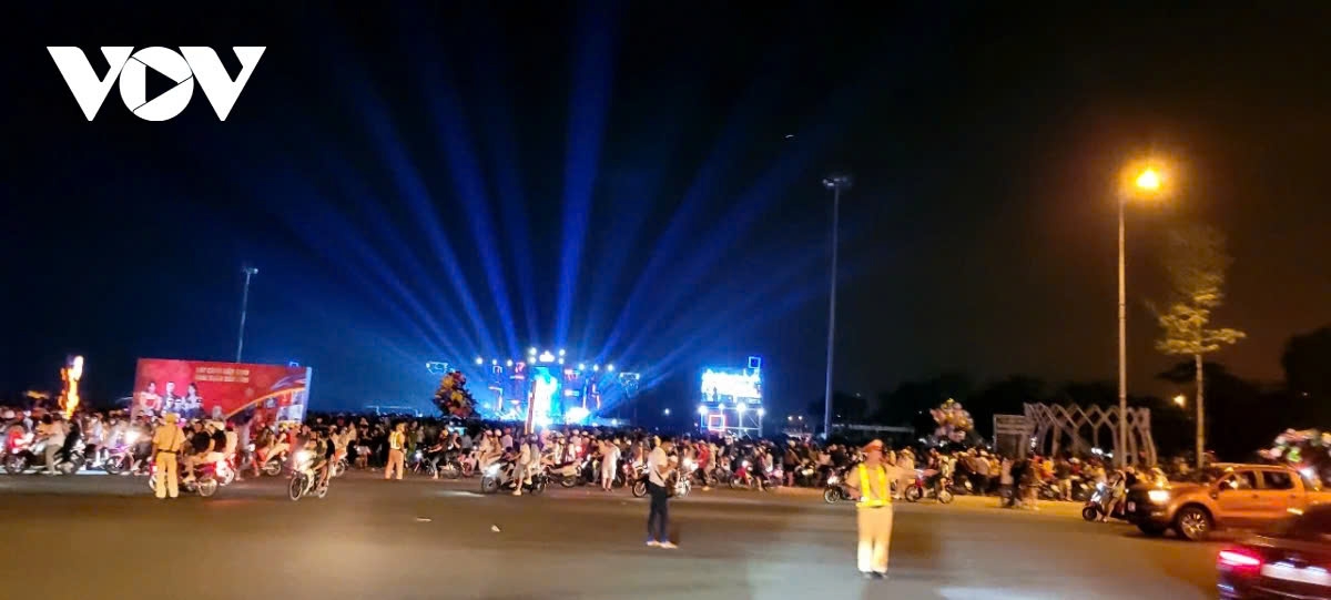 people across vietnam joyfully welcome the new year 2025 picture 19 people across vietnam joyfully welcome the new year 2025 picture 19