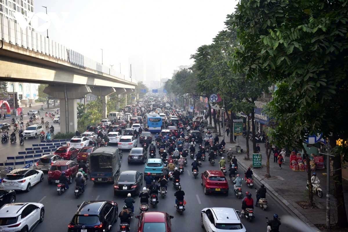 gridlocked traffic in hanoi ahead of lunar new year holiday picture 2 gridlocked traffic in hanoi ahead of lunar new year holiday picture 2