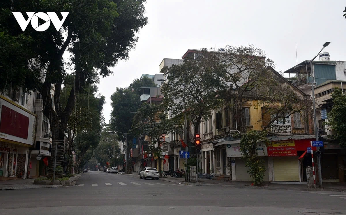 hanoi streets look peaceful and tranquil on lunar new year s day picture 2