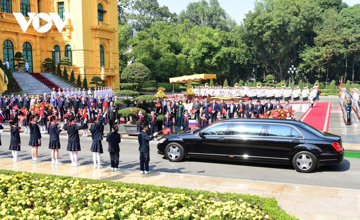 russian pm mishustin warmly welcomed in hanoi on official visit picture 2 russian pm mishustin warmly welcomed in hanoi on official visit picture 2