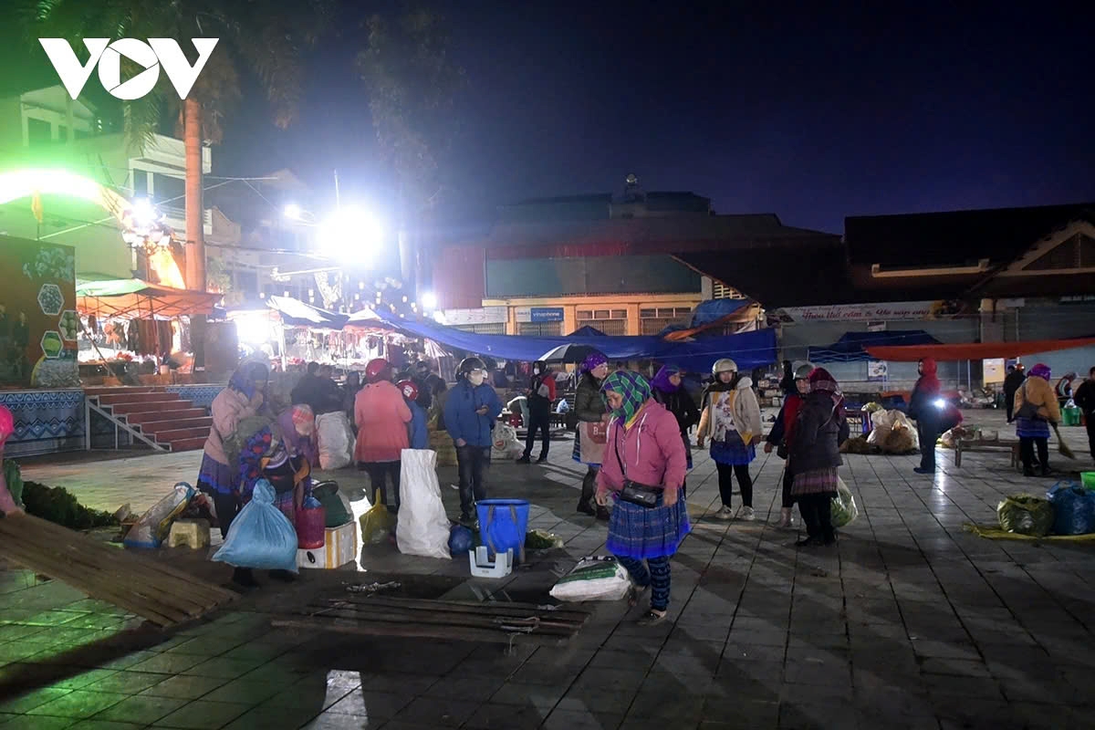 vibrant tet market of ethnic people on bac ha plateau in northern vietnam picture 2 vibrant tet market of ethnic people on bac ha plateau in northern vietnam picture 2