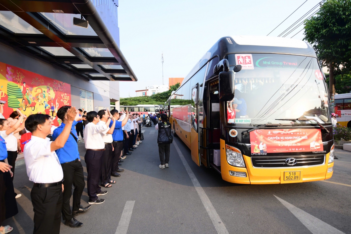 saigon co.op khoi hanh chuyen xe dua mien phi 900 nguoi dan ve que don tet hinh anh 1