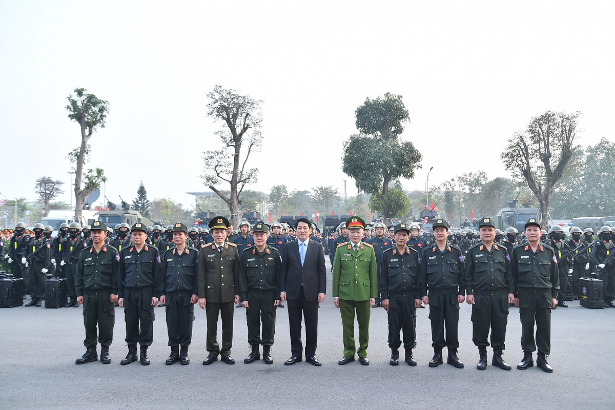 chủ tịch nước lương cường thăm, chúc tết bộ tư lệnh cảnh sát cơ động hình ảnh 8 chu tich nuoc luong cuong tham, chuc tet bo tu lenh canh sat co dong hinh anh 8