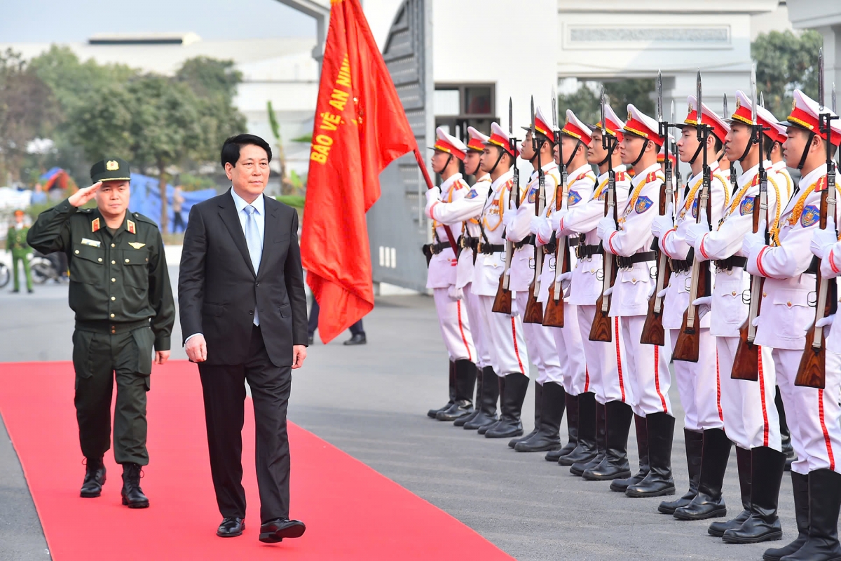 chủ tịch nước lương cường thăm, chúc tết bộ tư lệnh cảnh sát cơ động hình ảnh 4 chu tich nuoc luong cuong tham, chuc tet bo tu lenh canh sat co dong hinh anh 4