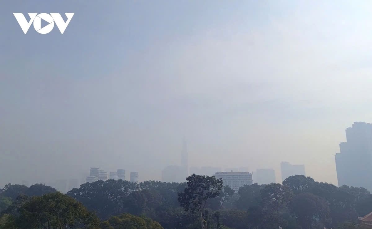 air pollution engulfs hcm city, poses health risks to residents picture 3