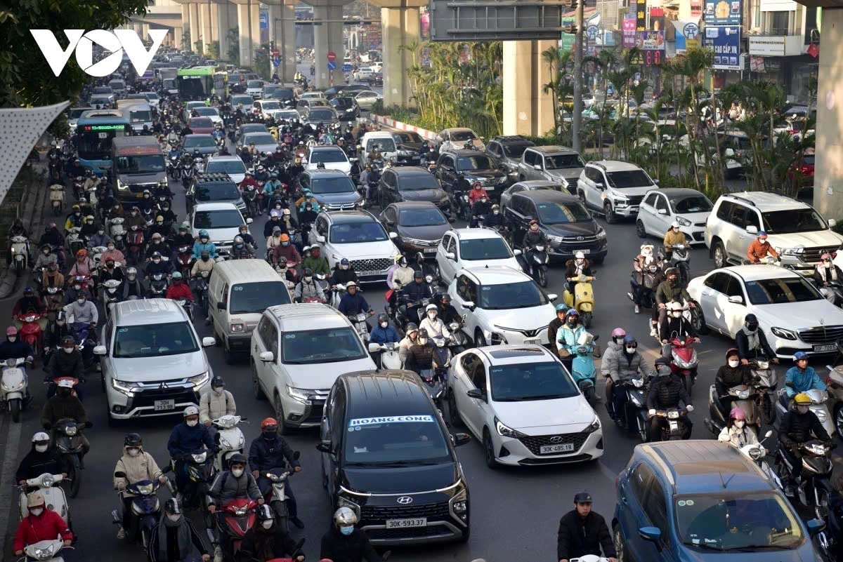 gridlocked traffic in hanoi ahead of lunar new year holiday picture 3 gridlocked traffic in hanoi ahead of lunar new year holiday picture 3