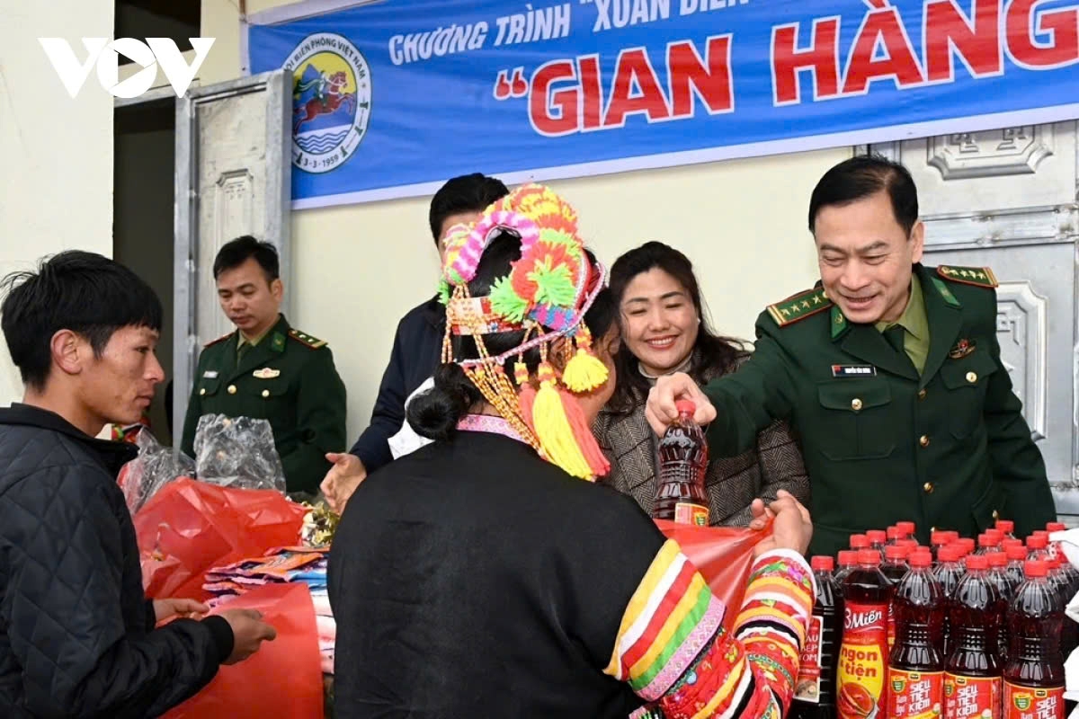 ethnic people get support to enjoy happy lunar new year 2025 picture 4 ethnic people get support to enjoy happy lunar new year 2025 picture 4