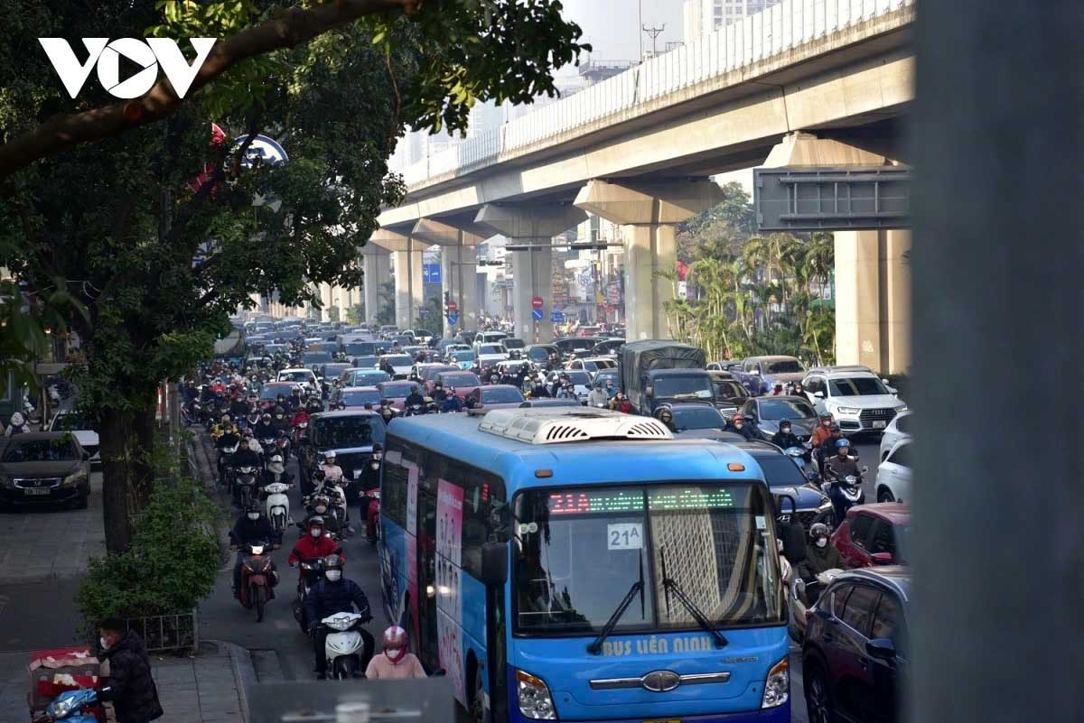 gridlocked traffic in hanoi ahead of lunar new year holiday picture 4 gridlocked traffic in hanoi ahead of lunar new year holiday picture 4