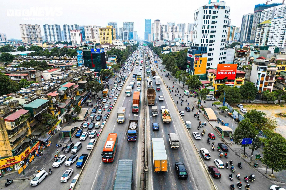 nguoi ha noi vat lon voi canh un tac tu sang den toi ngay cuoi tuan hinh anh 4