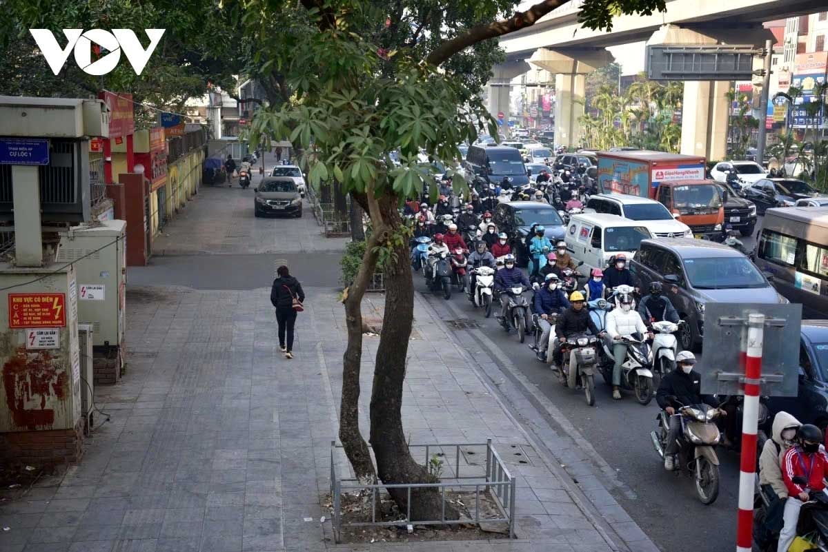 gridlocked traffic in hanoi ahead of lunar new year holiday picture 5 gridlocked traffic in hanoi ahead of lunar new year holiday picture 5