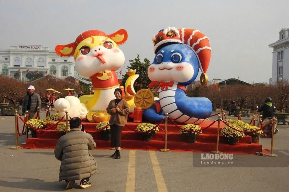 unique snake mascots bring festive joy to lunar new year celebrations picture 5 unique snake mascots bring festive joy to lunar new year celebrations picture 5