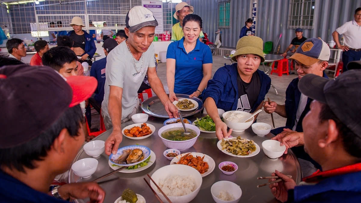 bep am cong truong cao toc ben dong suoi le nin hinh anh 1