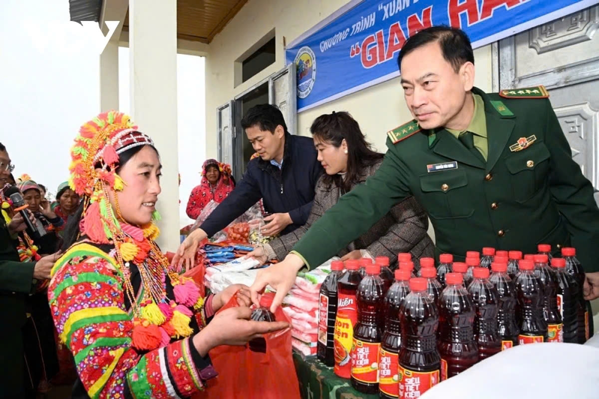 ethnic people get support to enjoy happy lunar new year 2025 picture 6 ethnic people get support to enjoy happy lunar new year 2025 picture 6
