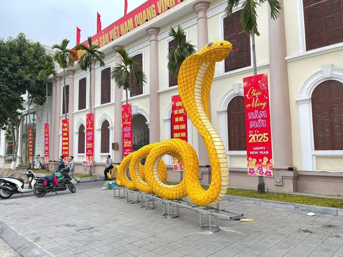 unique snake mascots bring festive joy to lunar new year celebrations picture 7 unique snake mascots bring festive joy to lunar new year celebrations picture 7