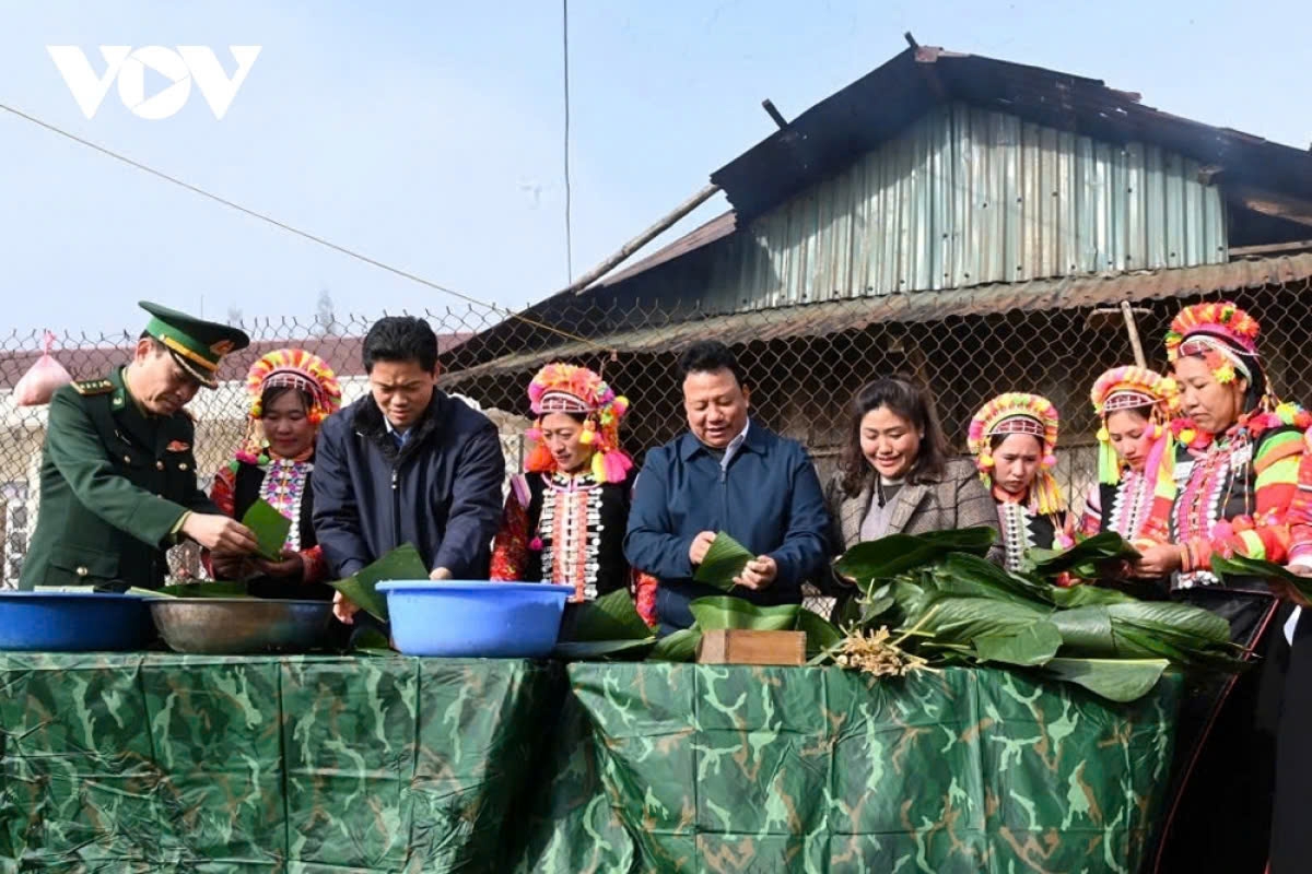 ethnic people get support to enjoy happy lunar new year 2025 picture 8 ethnic people get support to enjoy happy lunar new year 2025 picture 8