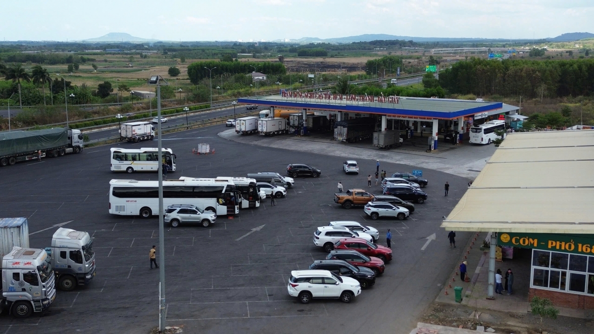 nhung tram dung nghi tren cao toc bac - nam hoat dong dip tet nguyen dan 2025 hinh anh 1