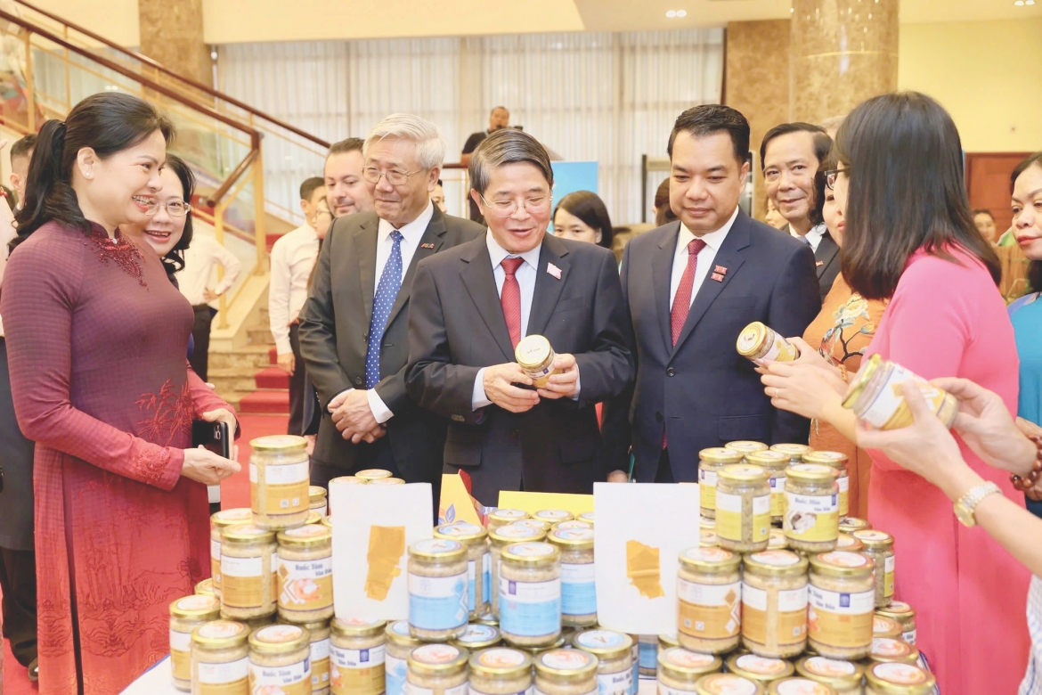 Tự tôn, tự tin, tự lực, tự cường