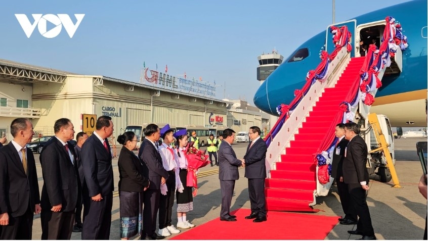 pm chinh arrives in laos, co-chairs 47th inter-governmental committee meeting picture 1