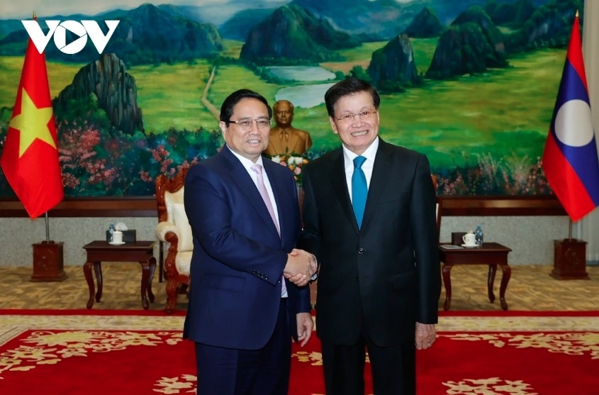 pm chinh discusses deepening bilateral relations with top lao leader picture 1