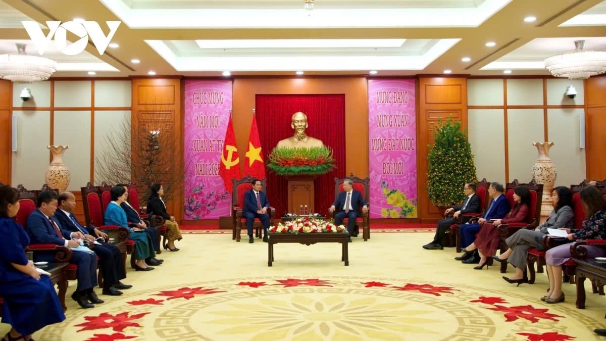 party chief to lam receives cambodian delegation in hanoi picture 1