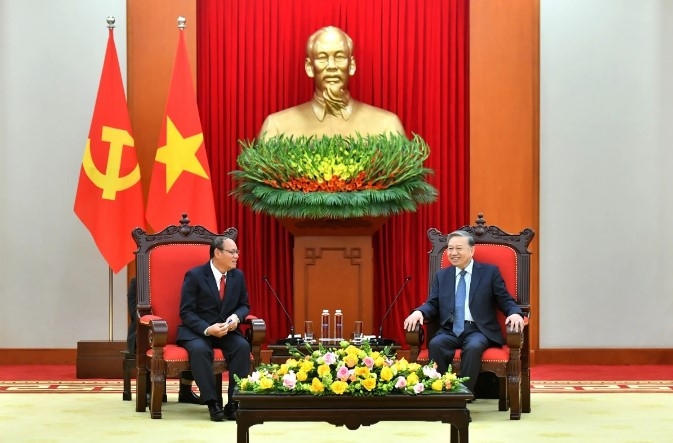 party chief hosts lao public security delegation picture 1