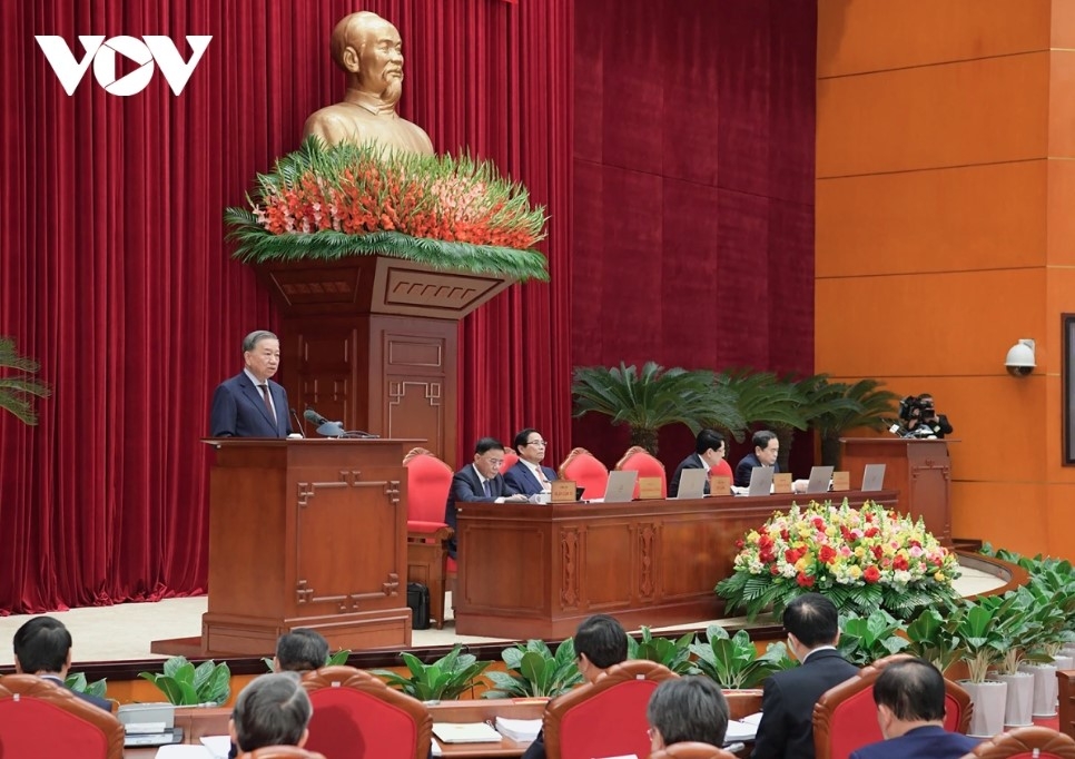 13th party central committee convenes meeting in hanoi picture 2