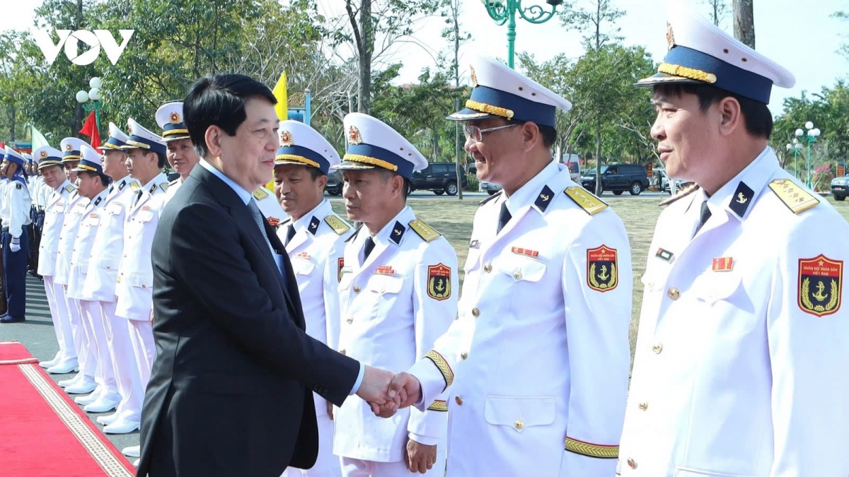 president luong cuong pays pre-tet visit to armed forces in phu quoc picture 1