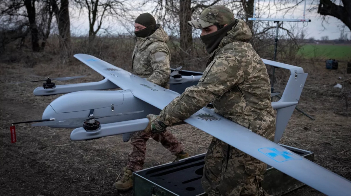 uav cua hai quan ukraine lan dau tien ha truc thang nga o phia tay crimea hinh anh 1