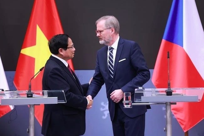 vietnam, czech republic issue joint statement on relationship upgrade picture 1