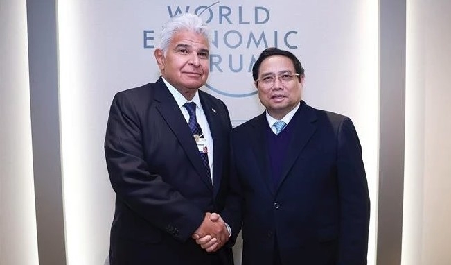 Vietnamese Prime Minister meets with Panamanian President in Davos