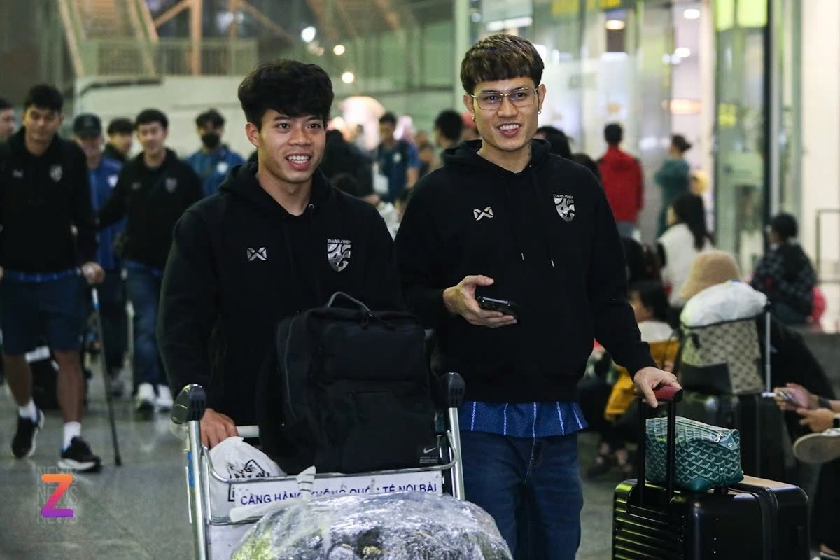 thai players arrive in vietnam for asean cup final first leg picture 1