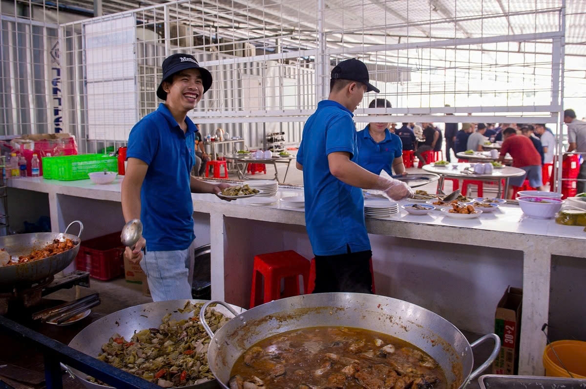 bep am cong truong cao toc ben dong suoi le nin hinh anh 3