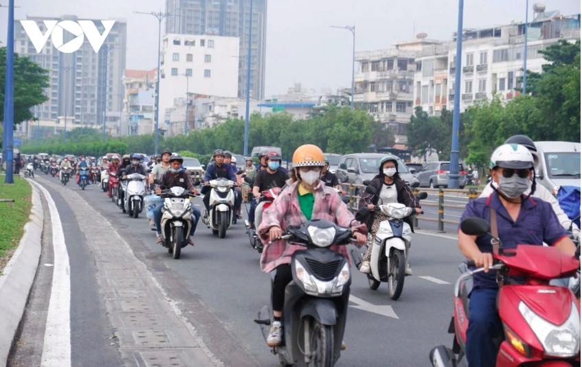 widespread smog blankets ho chi minh city as air quality deteriorates picture 2