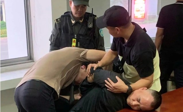 foreigners arrested for in-flight thefts picture 1