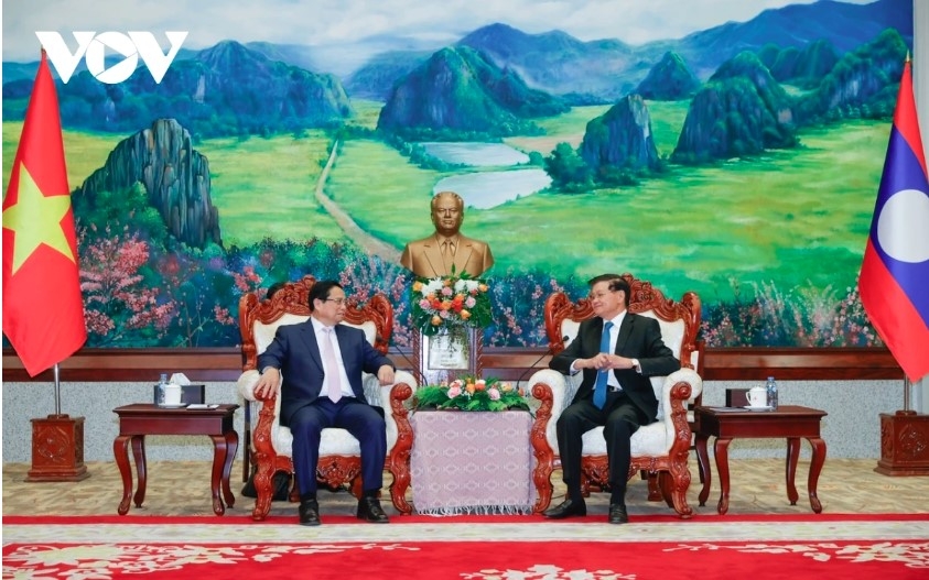 pm chinh discusses deepening bilateral relations with top lao leader picture 2