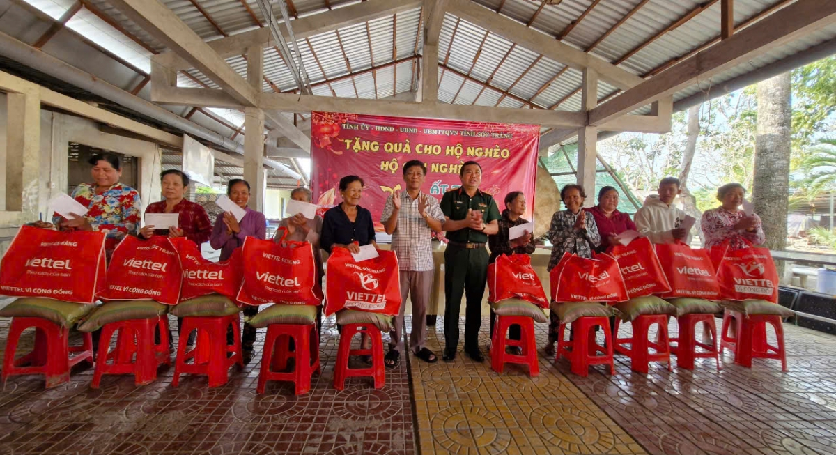 các địa phương tổ chức thăm, tặng quà tết gia đình chính sách, người khó khăn hình ảnh 4 cac dia phuong to chuc tham, tang qua tet gia dinh chinh sach, nguoi kho khan hinh anh 4