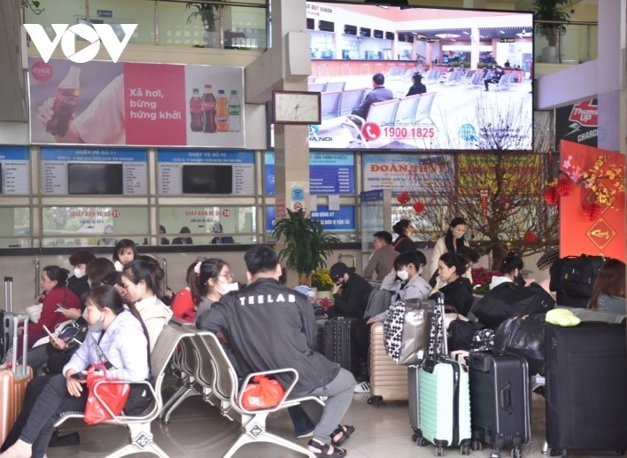 hanoi arteries go haywire as residents flock to hometown for tet holiday picture 2