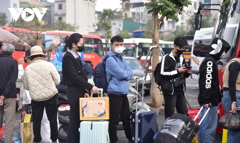 hanoi arteries go haywire as residents flock to hometown for tet holiday picture 3