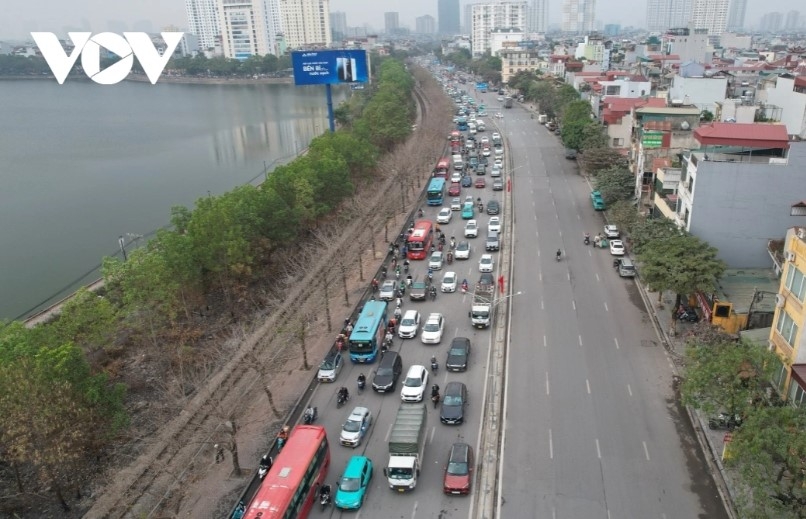 hanoi arteries go haywire as residents flock to hometown for tet holiday picture 8