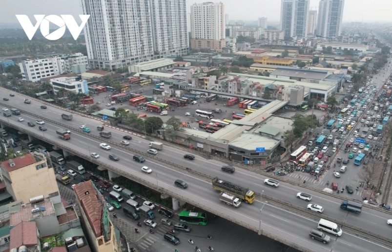 hanoi arteries go haywire as residents flock to hometown for tet holiday picture 9