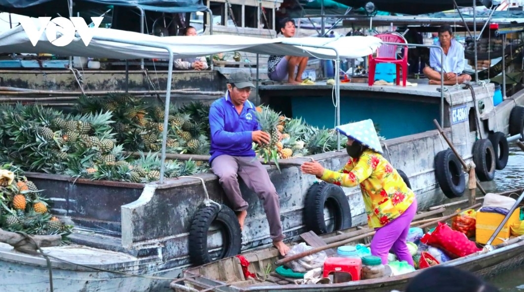 a guide to cai rang floating market in mekong delta region picture 3