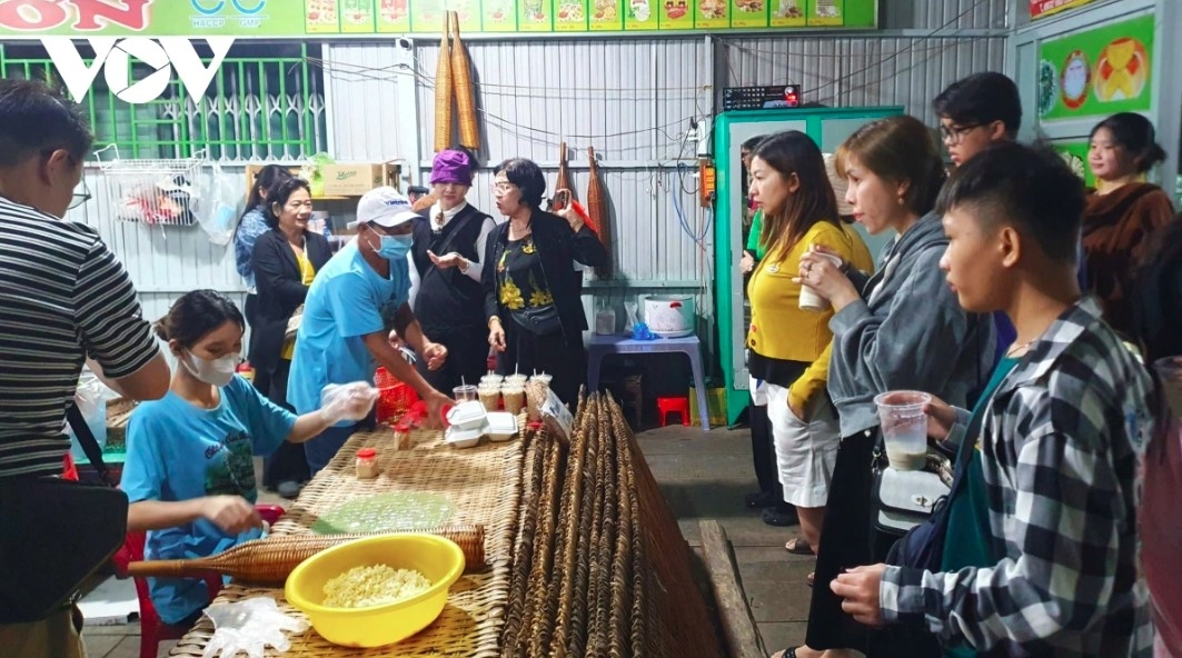 a guide to cai rang floating market in mekong delta region picture 5