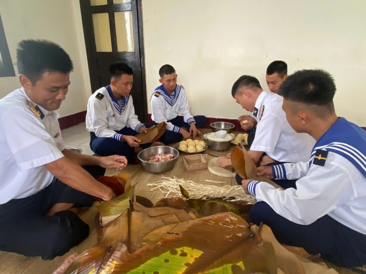 lá chắn thép bảo vệ bình yên biển đảo cho đất liền đón xuân hình ảnh 3 la chan thep bao ve binh yen bien dao cho dat lien don xuan hinh anh 3