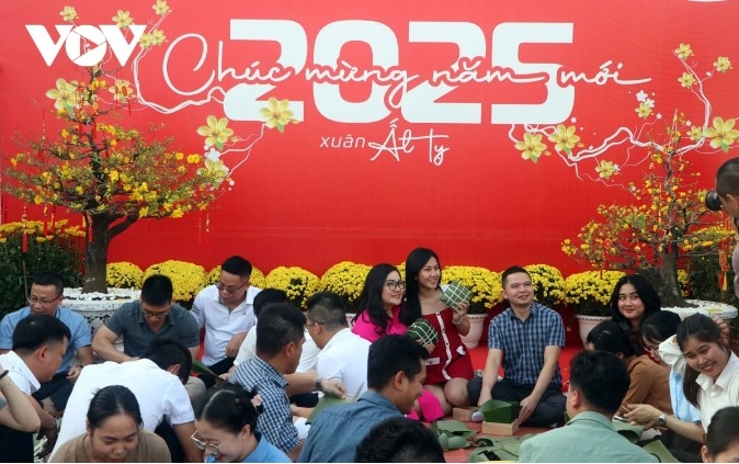 chung cake wrapping fosters vietnam-cambodia cultural bonds picture 1 chung cake wrapping fosters vietnam-cambodia cultural bonds picture 1