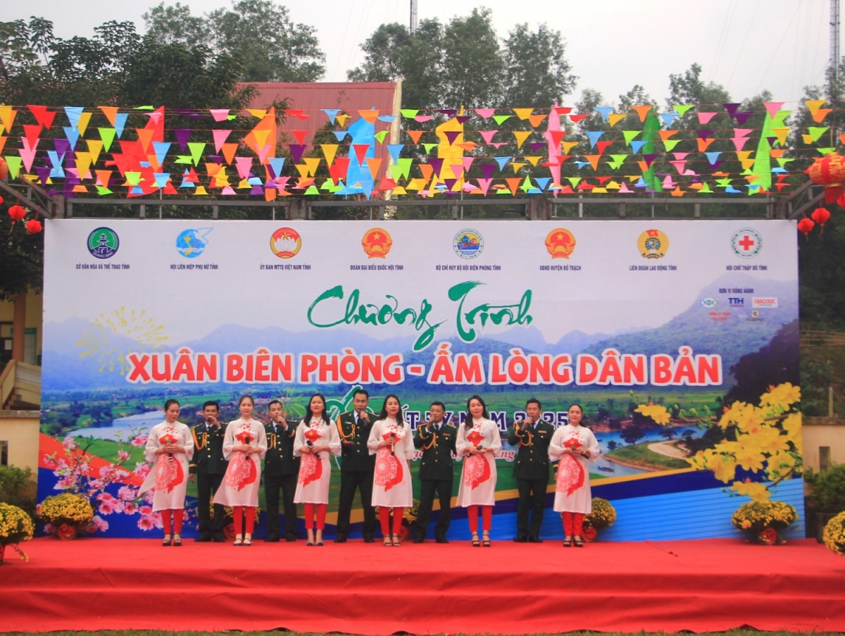 Xuân đoàn kết - Tết thắm tình quân dân tại Lạng Sơn