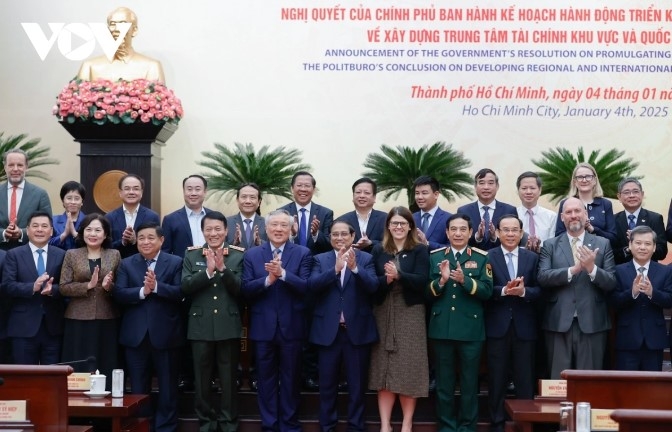 vietnam meets criteria for establishing international financial centers pm chinh picture 4